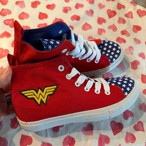 Brand New Wonder Woman Big Kids Rare High Top Sneakers (Sz 4)